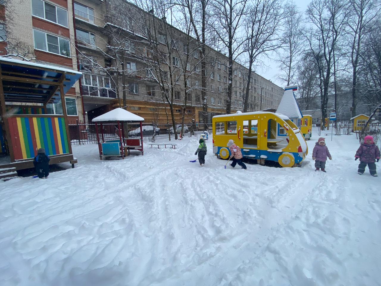 Прогулочная площадка группы "Белоснежка" (ул. Киргетова, д.10)