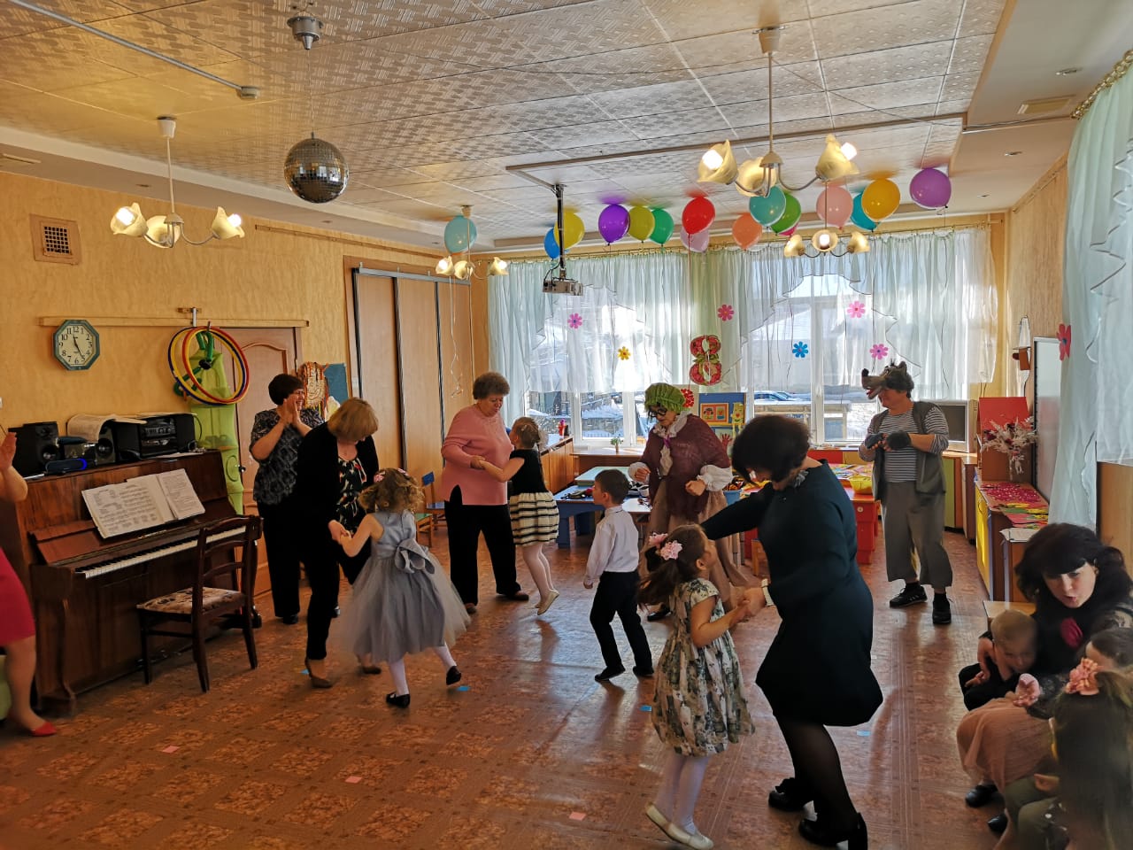 Праздник "Весеннее настроение" в старшей группе "Светлячок"