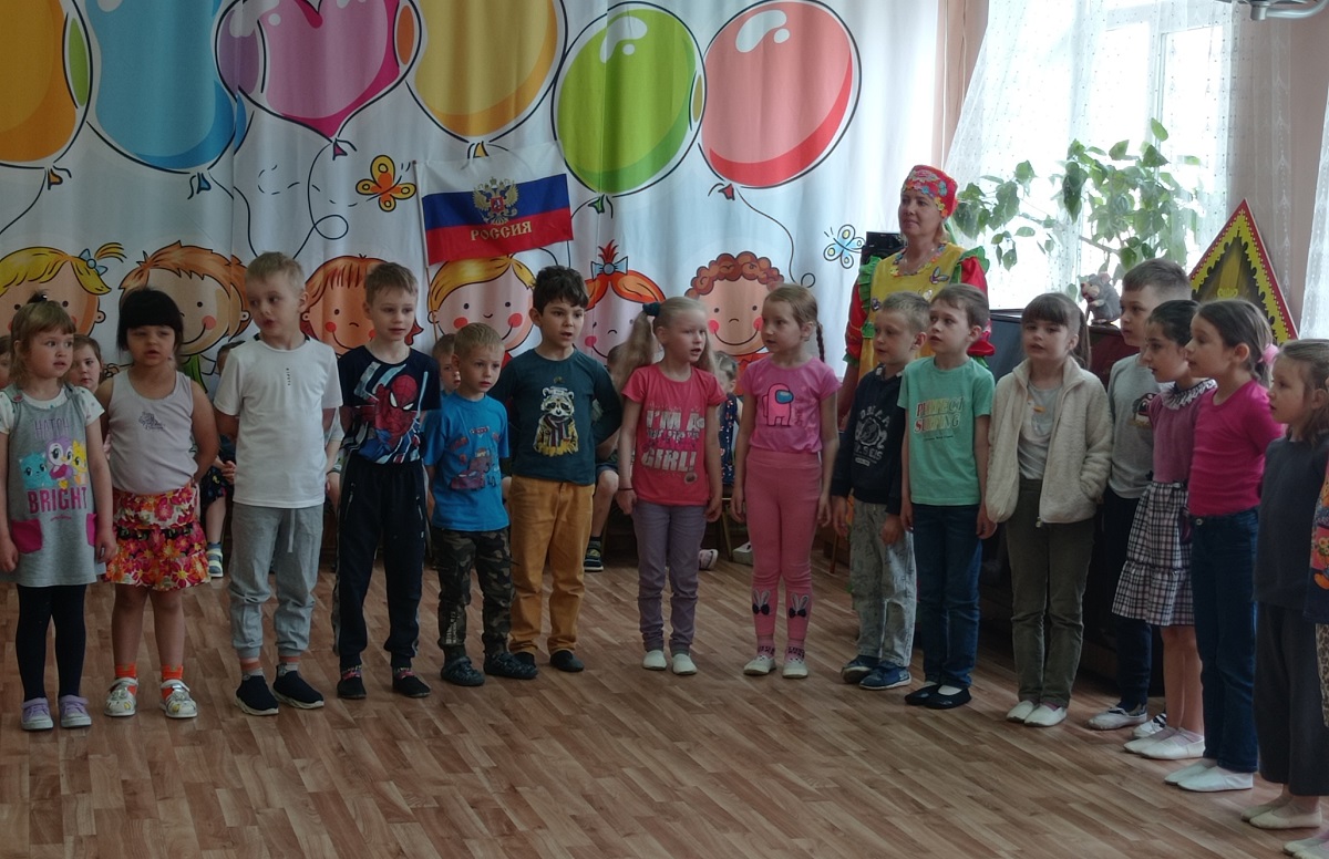 исполнение песни "Моя Россия"